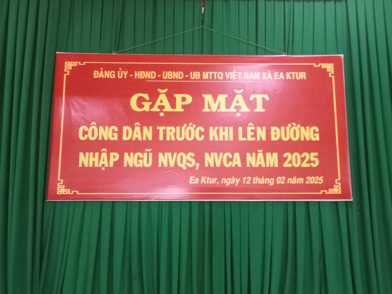 ĐẢNG ỦY – HĐND – UB MTTQ VIỆT NAM XÃ EA KTUR TỔ CHỨC GẶP MẶT CÔNG DÂN TRƯỚC KHI LÊN ĐƯỜNG NHẬP NGŨ NVQS, NVCA NĂM 2025