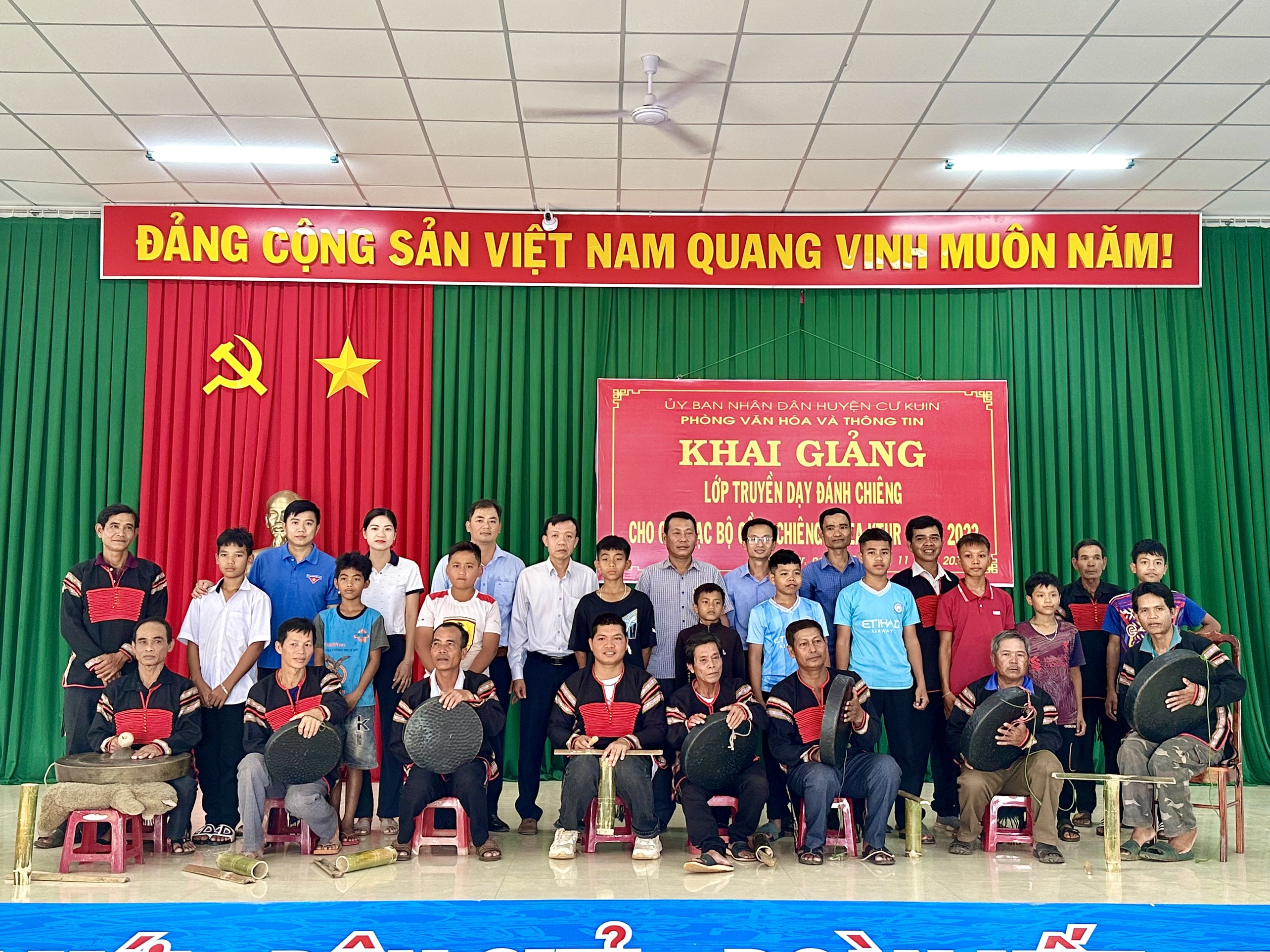 Khai giảng lớp truyền dạy cồng chiêng cho Câu Lạc Bộ Công Chiêng Xã Ea Ktur Năm 2023