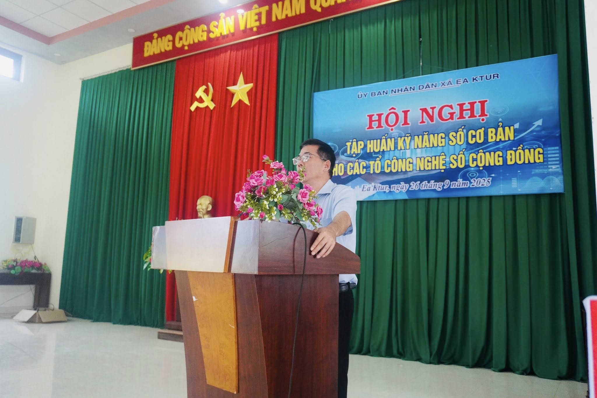 HỘI NGHỊ TẬP HUẤN KỸ NĂNG SỐ CƠ BẢN CHO CÁC TỔ CÔNG NGHỆ SỐ CỘNG ĐỒNG TRÊN ĐỊA BÀN XÃ